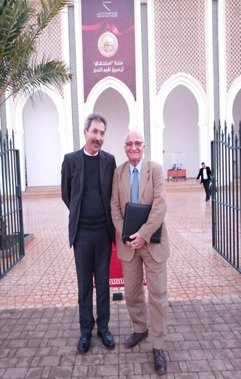  المخترع المغربي  رشيد اليزمي مع الإعلامي إدريس الوالي على هامش حفل منحة التفوق الدراسي "استحقاق" بالرباط