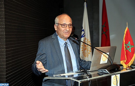 تكريم العالم الفيزيائي المغربي (إبن تاونات)رشيد اليزمي  مخترع بطاريات الليثيوم بفاس  