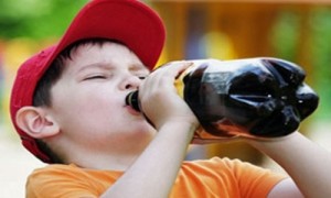 المشروبات الغازية تزيد عدائية الأطفال