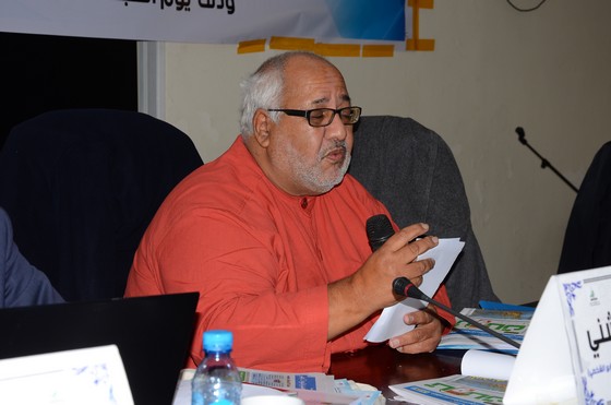 الأستاذ عبد الرحيم فكاهي خلال تسييره لندوة تاونات