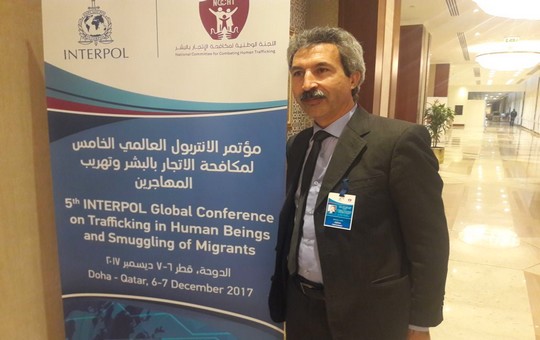 الإعلامي والحقوقي إدريس الوالي يشارك في مؤتمر الإنتربول العالمي لمكافحة الاتجار بالبشر بقطر