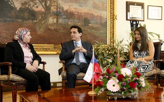 القيادية كنزة الغالي مع مسؤولين بالبرلمان الشيلي