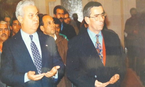 المرحوم حسن شرفي بمعية الخليفة الأول للعامل باشا تاونات في لقاء رسمي بعمالة تاونات سنة1996