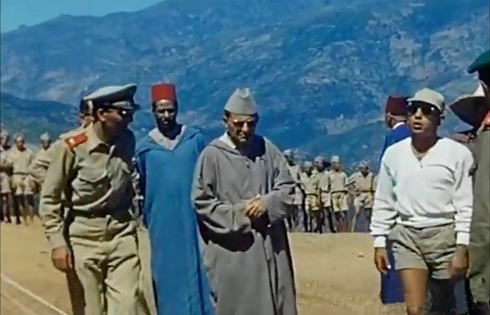 الملكين المرحومين محمد الخامس والحسن الثاني في طريق الوحدة بتاونات