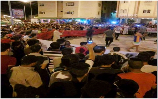 شباب من تيسة يخرجون في وقفات احتجاجية ليلية للمطالبة بوقف الفساد ومحاربة المفسدين