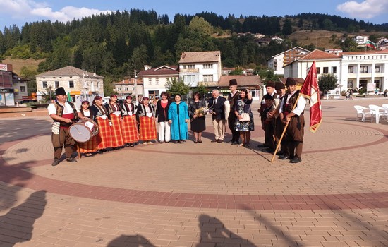غربية ببلغاريا إبنة تاونات زكية الميداوي تنظم  أمسيات ثقافية 