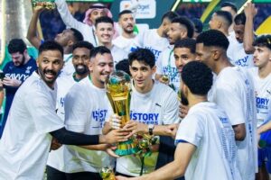 المغربي (إبن تاونات) ياسين بونو يتوج الهلال السعودي بلقب كأس خادم الحرمين