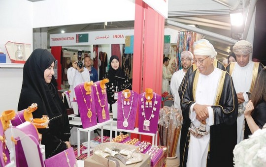سلطنة عمان تحتضن معرضها الدولي للصناعات الحرفية