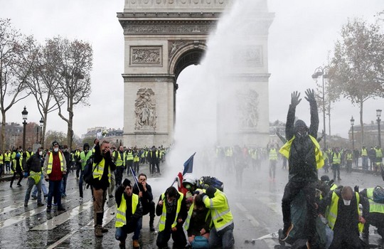 أحتجاجات في شوارع فرنسا