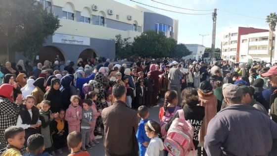 تلاميذ تاونات يصرخون أمام المديرية الإقليمية للتعليم معلنين عن ضياعهم في حقهم في التمدرس‎