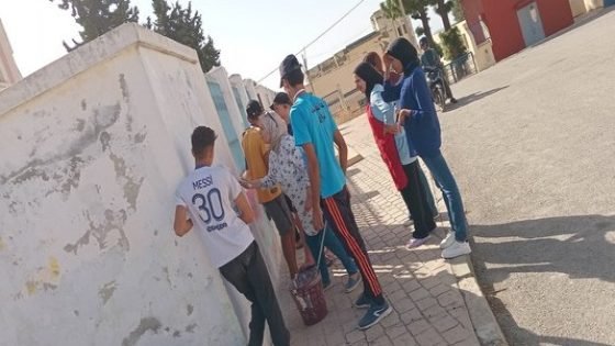 جمعية الطفولة والشباب للتربية تبادر إلى صباغة واجهة دار الشباب الوحدة بمدينة تاونات