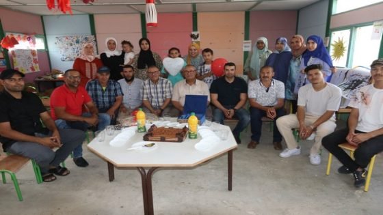 أطر مجموعة مدارس سيدي امحمد المغراوي بتاونات يكرمون مديرهم الأستاذ حميد الخصال