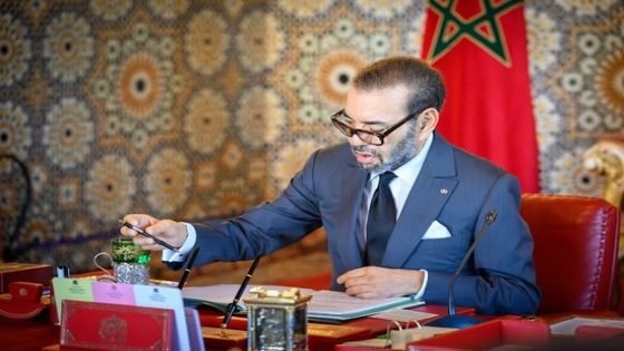 جلالة الملك محمد السادس يجري عملية جراحية ناجحة على مستوى الكتف الأيسر
