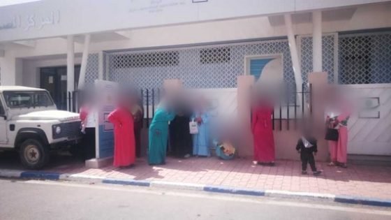 احتجاج عدد من النساء أمام المستشفى المحلي بجماعة بني وليد نواحي تاونات‎