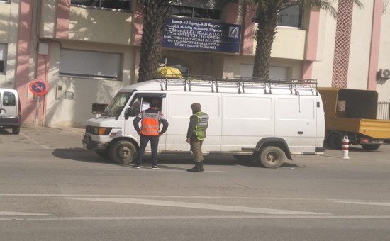 صور تبرز جوانب من الإجراءات الاحترازية للحد من تفشي كورونا بإقليم تاونات