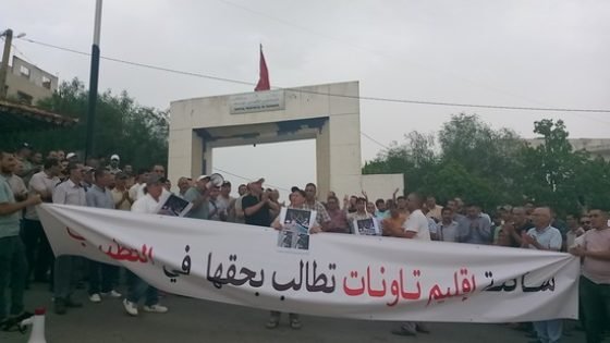 وقفة إحتجاجية أمام المستشفى الإقليمي بتاونات تنديدا بواقع الصحة بالإقليم