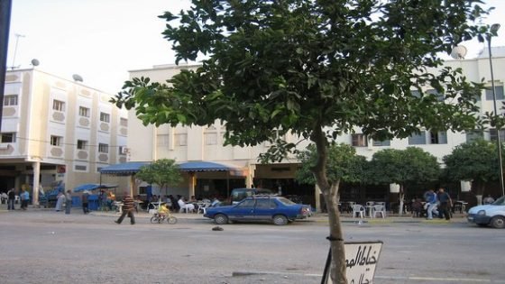 الباعة الجائلون يسيطرون على الشارع العام بتيسة بإقليم تاونات.. والساكنة تطالب بتدخل الجهات المعنية