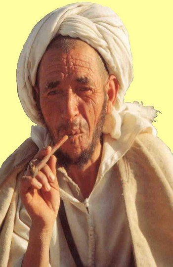 "الكيف" بجبال الريف …إثم كبير ومنافع للناس...فتاوى فقهية تكيفت معه..