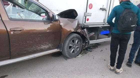 ثلاث سيارات تصطدم ببعضها البعض في حادث سير بطريق احجر مطاحن بتاونات المدينة
