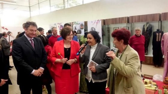إبنة تاونات زكية الميداوي سفيرة المغرب بصوفيا حاضرة بقوة ضمن (40)بلدا في المهرجان الدولي لفنون الحرف التقليدية في بلغاريا