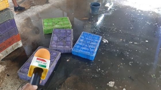 بالوعة للصرف الصحي تنفجر في سوق الخضر بتاونات المدينة وتثير غضب واستياء الباعة أصحاب المحلات التجارية