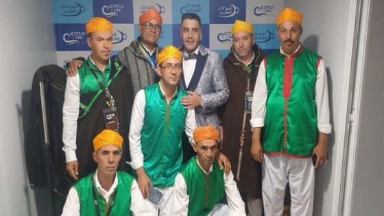 الفنان التاوناتي عزيز الزوهري يبهر جمهور الحسيمة في مهرجان شواطئ اتصالات المغرب