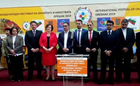 إبنة تاونات زكية الميداوي سفيرة المغرب ببلغاريا حاضرة بقوة ضمن (40) بلدا في المهرجان الدولي لفنون الحرف التقليدية