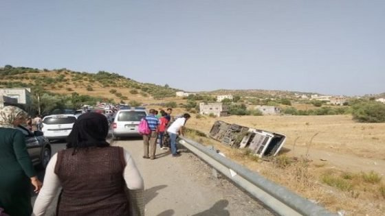 بعد حوالي 12 ساعة فقط.. انقلاب حافلة ثانية بنواحي تاونات تخلّف أكثر من 45 جريح