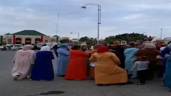 العشرات من النساء في إحتجاج ضد غلاء الأسعار أمام عمالة تاونات