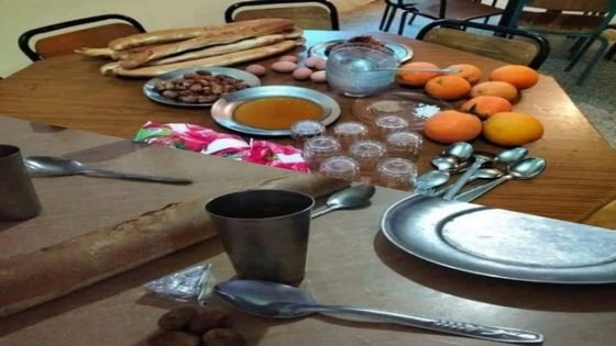 بعد الجدل الذي صاحب صورة وجبة إفطار تلامذة في تاونات..مصدر رسمي يقول “الصور لا تعكس الحقيقة”