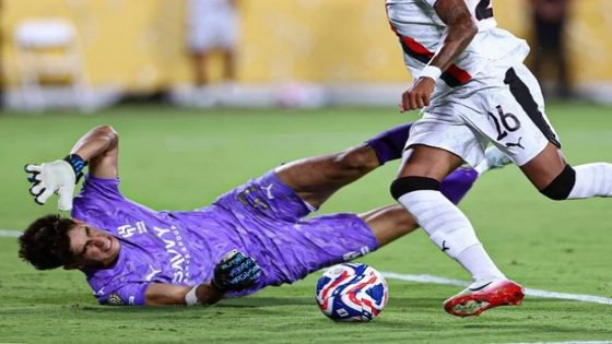 البطل المغربي (إبن تاونات) بونو يصنع المجد للهلال السعودي في ليلة إقصاء “السيتي”