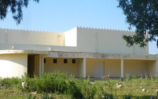 بناء معمل الحليب بساحل بوطاهر دون تزويده بالكهرباء وتطهير السائل والتهيئة الخارجية