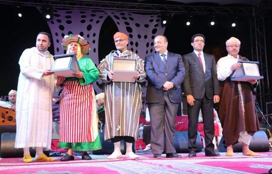 تكريم 3 فنانين نجوم في فن العيطة الجبلية بتاونات: فاطمة الزروالية وعزيز الزوهري و مولاي أحمد الجناتي