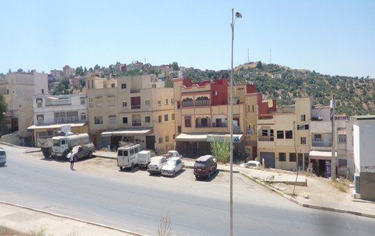 رشيد البوزيدي احد ورثة علي بنحمان المقيمين بفرنسا المتضررين من تماطل بلدية تاونات في تنفيذ الحكم القضائي