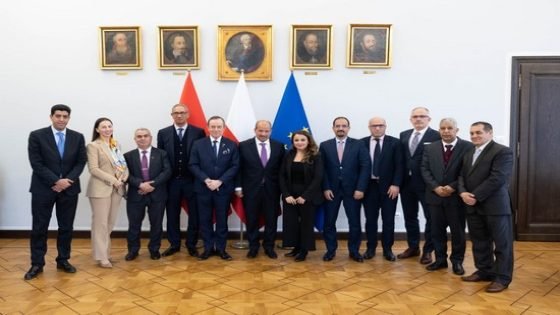 ميارة رئيس مجلس المستشارين بمعية المستشار البرلماني خالد السطي يجري مباحثات مع رئيس مجلس الشيوخ البولندي بوارسو