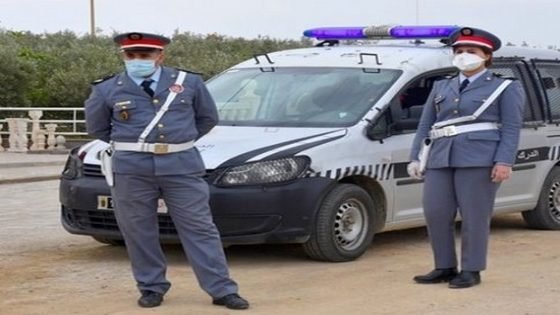 الدرك الملكي بتاونات يوقف سائقي سيارتين للنقل السري على متنهما شباب وأسر قادمة من طنجة إلى إقليم تاونات