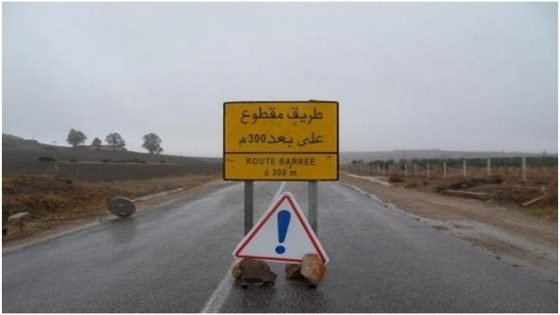 انقطاع الطريق الجهوية بين لخلالفة التابعة لتاونات وإيسكان التابعة للحسيمة بسبب الأشغال