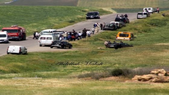 حادثة سير خطيرة بين سيارة للنقل المدرسي وسيارة خفيفة بتراب جماعة الغوازي بقرية با محمد إقليم تاونات