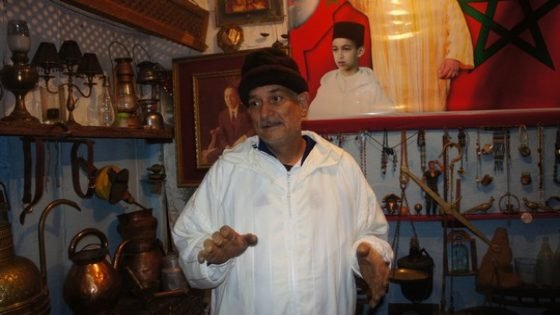 مصطفى بقال مواطن بتاونات يحول بيته إلى متحف تراثي زاخر بقطع أثرية نادرة
