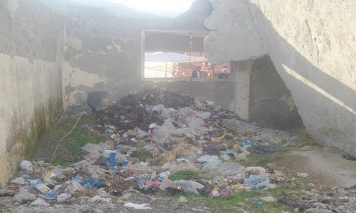 بنايات بقيت بدون روح فتحوات إلى مجمع قاذورات