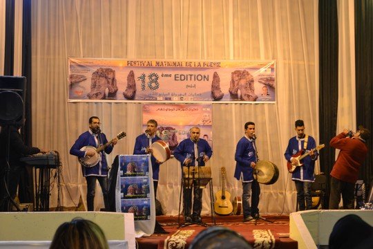 فرقة فنية جاءت من صفرو من أجل تنشيط حفل فعاليات الدورة 18 للشعر