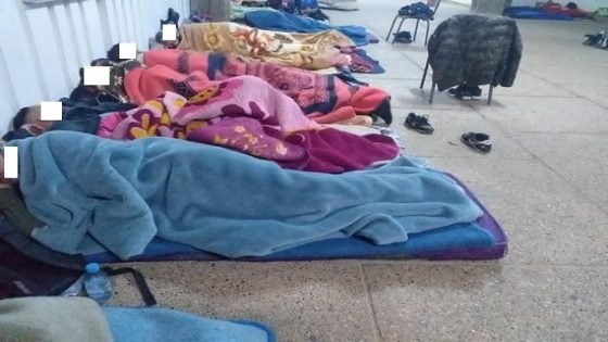 بعض طلبة إقليم تاونات بفاس يبيتون في العراء منذ 15 يوما.. فهل من متدخل؟؟