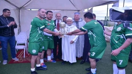 الحاج محمد الكتامي مؤسس إتحاد تاونات يكرم وسط عشاق الكرة المستديرة بملعب 16 نونبر بتاونات