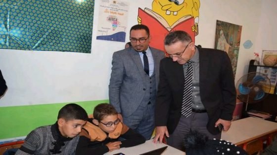 قافلة لنتعلم البرمجة المعلوماتية تواصل مهامها مع تلاميذ مدرسة احجر معبد بمدينة تاونات