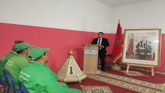 (إبن تاونات) محمد العزوزي باشا مدينة طرفاية يكرم عمال النظافة ويكسب إشادة المغاربة