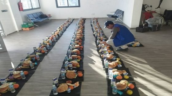 فرعي جمعية الإغاثة المدنية بغفساي وقرية با محمد يوزعون 2000 وجبة فطور لعابري السبيل‎