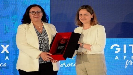 تتويج وزارة التجهيز في شخص إبنة تاونات المديرة نادية نحيل ضمن الحاصلين على جوائز “إمتياز” بمراكش