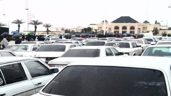 مهنيو سيارة الأجرة الكبيرة بتاونات يرفضون تجديد الأسطول ب “لوكان” لطبيعة الاقليم الجبلية