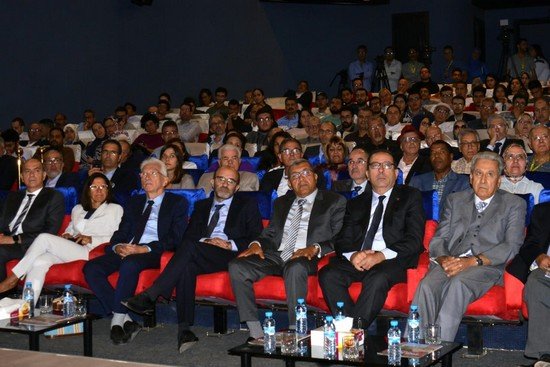 الاساتذة و والطلبة وفعاليات تتابع بإهتمام عرض رشيد اليزمي
