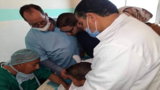 طاقم طبي يشرف على عملية إعذار جماعي بجماعة تمضيت نواحي تاونات..استفاد منها 54 طفلا
